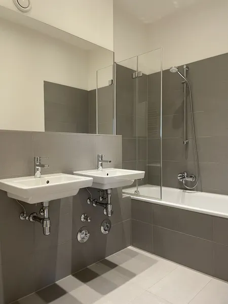 Modernisierte 3 Zimmer Wohnung mit Balkon und Einbauküche — photo 1